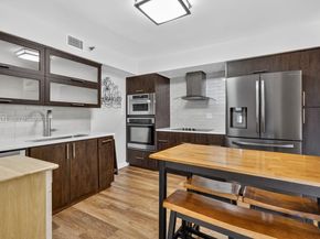 3500 Mystic Pointe Dr 302, Aventura FL 33180