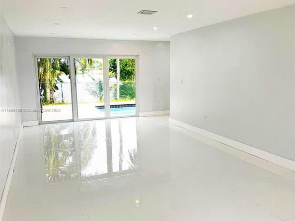 5343 NW 184th St, Miami Gardens FL 33055