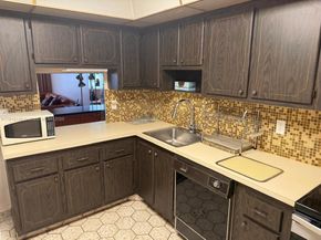 410 SE 2nd St 105, Hallandale Beach FL 33009