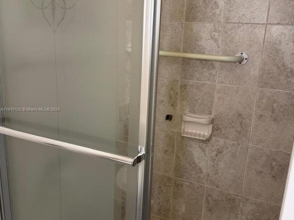 410 SE 2nd St 105, Hallandale Beach FL 33009