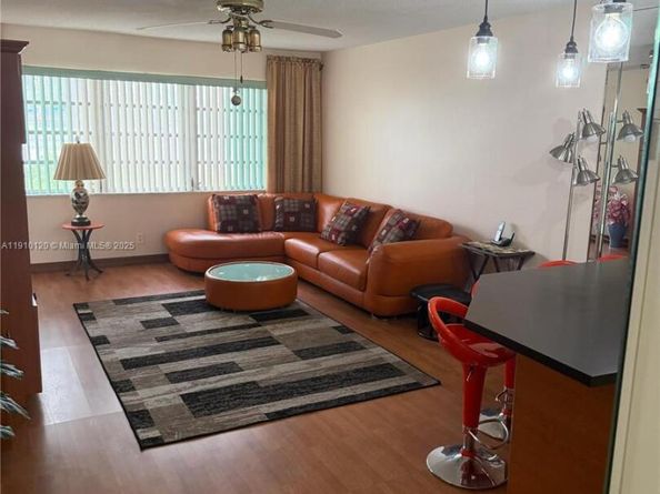 410 SE 2nd St 105, Hallandale Beach FL 33009