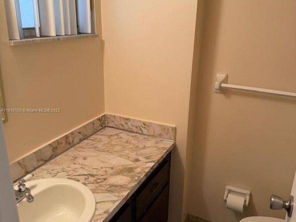 410 SE 2nd St 105, Hallandale Beach FL 33009