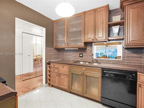 314 SE 10th St 103, Dania Beach FL 33004