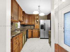 314 SE 10th St 103, Dania Beach FL 33004