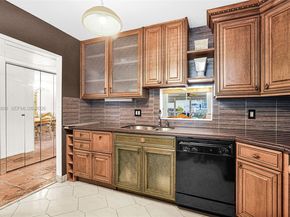 314 SE 10th St 103, Dania Beach FL 33004