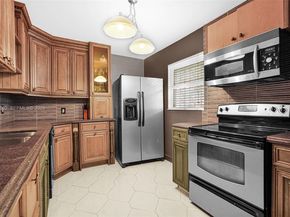 314 SE 10th St 103, Dania Beach FL 33004