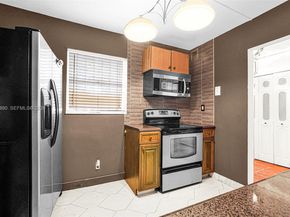 314 SE 10th St 103, Dania Beach FL 33004