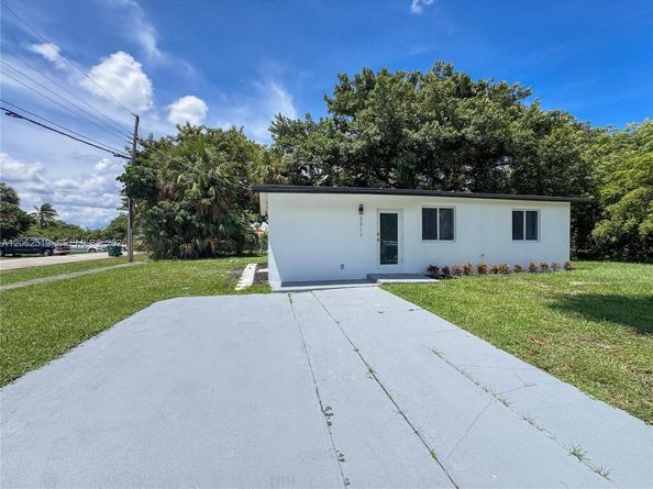 3311 NW 9th St, Lauderhill FL 33311