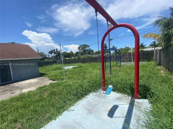 1926 Ramsey Dr, Lake Worth FL 33461