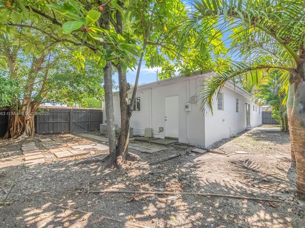 3202 SW 3rd St, Miami FL 33135