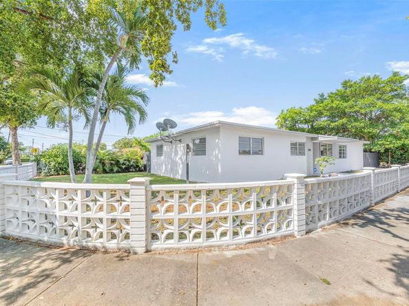 3202 SW 3rd St, Miami FL 33135