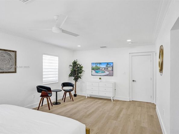 725 Harrison St, Hollywood FL 33019