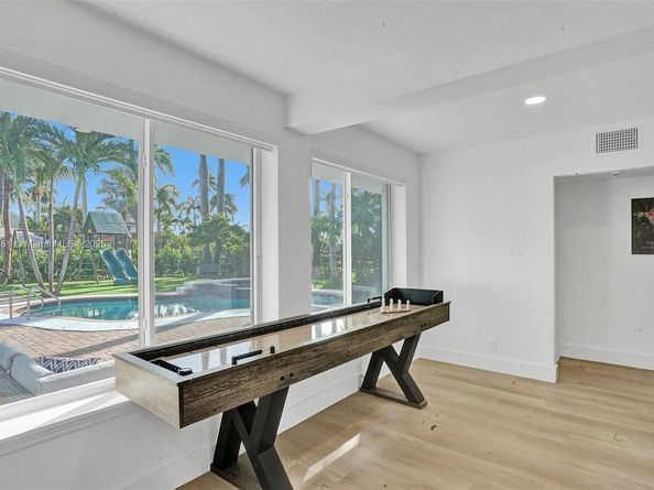 725 Harrison St, Hollywood FL 33019