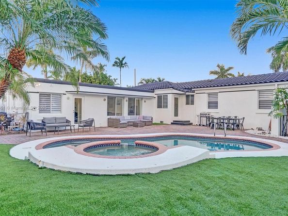 725 Harrison St, Hollywood FL 33019