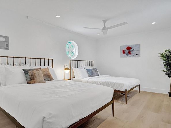 725 Harrison St, Hollywood FL 33019