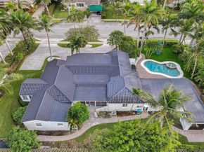 725 Harrison St, Hollywood FL 33019