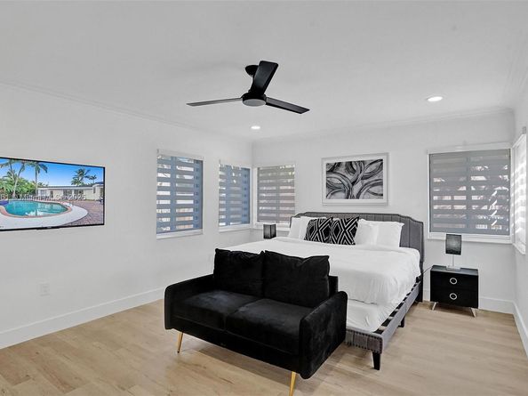 725 Harrison St, Hollywood FL 33019