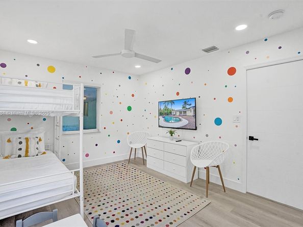 725 Harrison St, Hollywood FL 33019