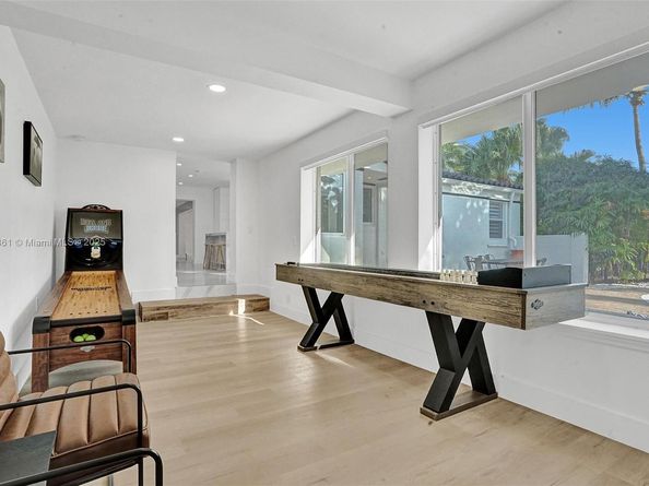 725 Harrison St, Hollywood FL 33019