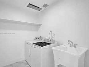 725 Harrison St, Hollywood FL 33019