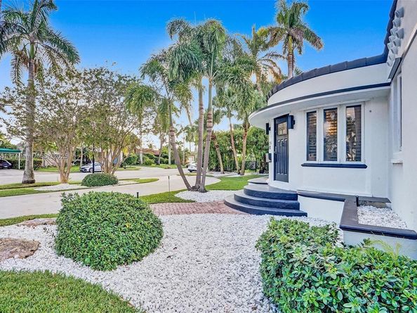 725 Harrison St, Hollywood FL 33019