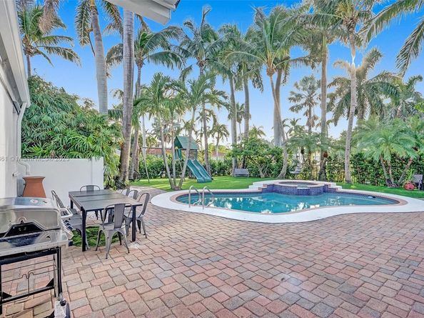 725 Harrison St, Hollywood FL 33019