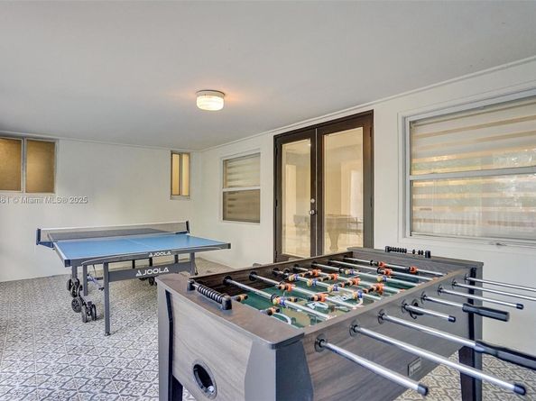 725 Harrison St, Hollywood FL 33019