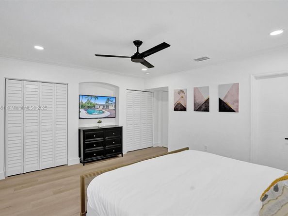 725 Harrison St, Hollywood FL 33019