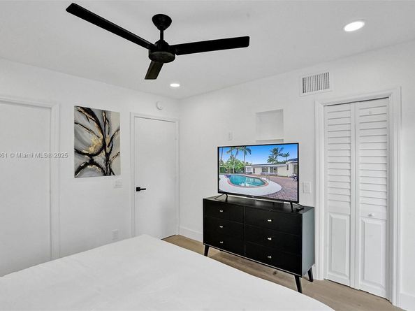 725 Harrison St, Hollywood FL 33019