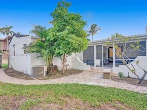 725 Harrison St, Hollywood FL 33019