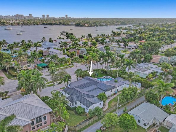 725 Harrison St, Hollywood FL 33019