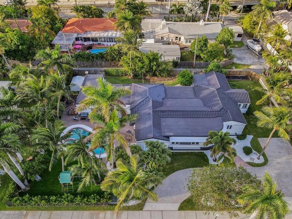 725 Harrison St, Hollywood FL 33019