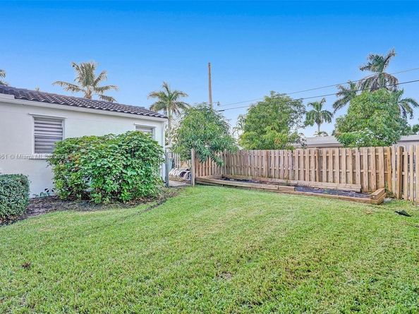 725 Harrison St, Hollywood FL 33019