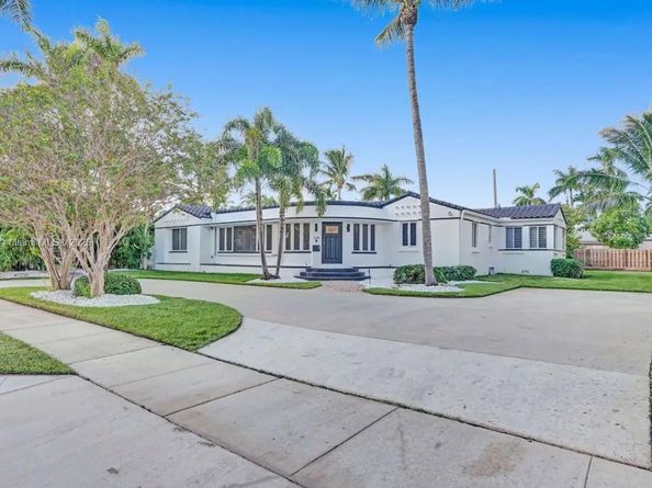 725 Harrison St, Hollywood FL 33019