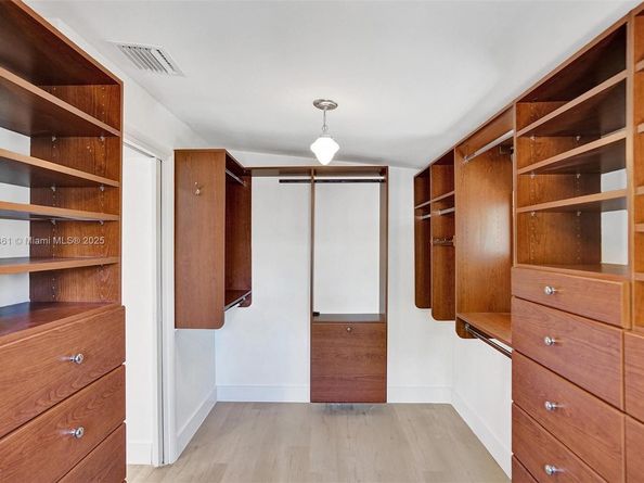 725 Harrison St, Hollywood FL 33019