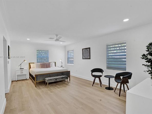 725 Harrison St, Hollywood FL 33019