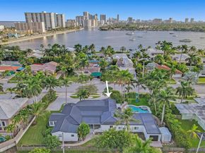 725 Harrison St, Hollywood FL 33019