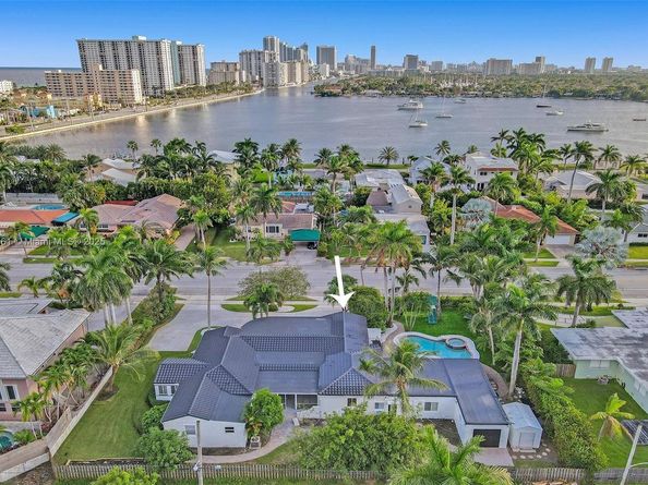 725 Harrison St, Hollywood FL 33019