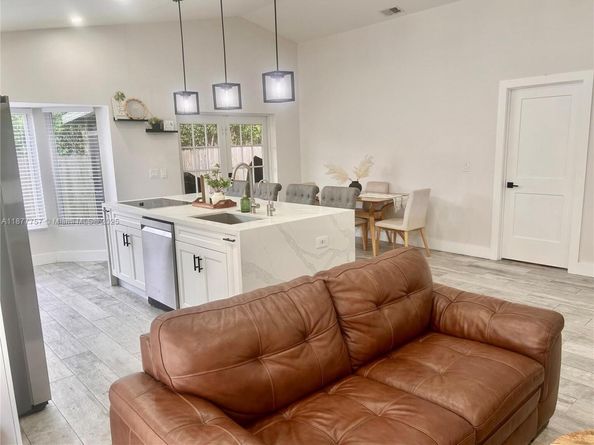 3704 NW 107th Ter, Sunrise FL 33351