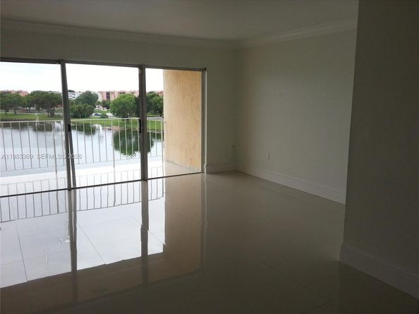 9351 Fontainebleau Blvd B415, Miami FL 33172