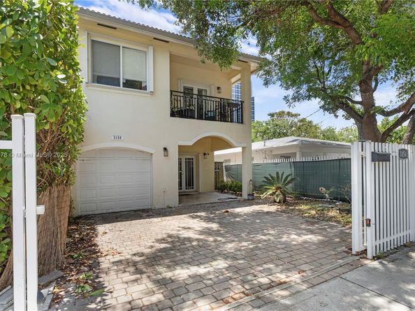 3154 Plaza St, Miami FL 33133