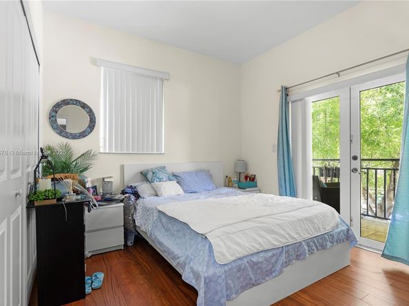 3154 Plaza St, Miami FL 33133