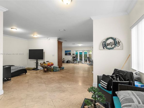 3154 Plaza St, Miami FL 33133