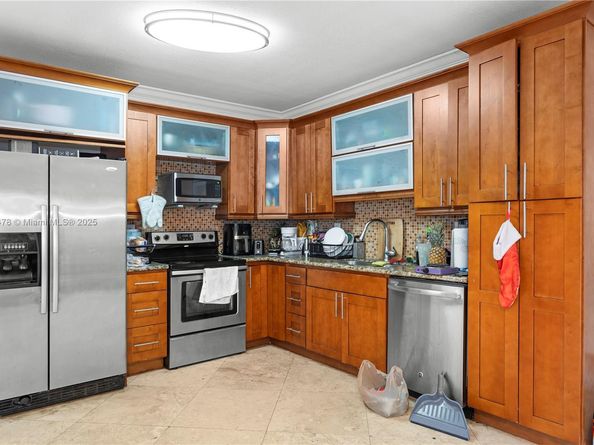 3154 Plaza St, Miami FL 33133