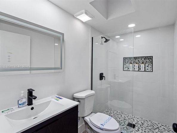 1899 NE 49th Ct, Pompano Beach FL 33064