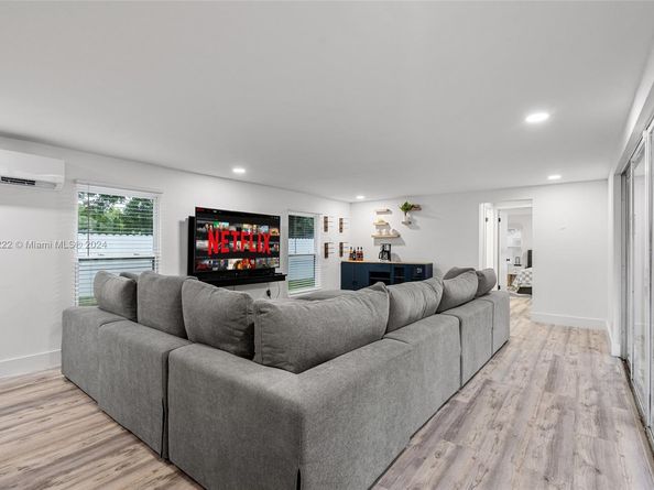 1899 NE 49th Ct, Pompano Beach FL 33064