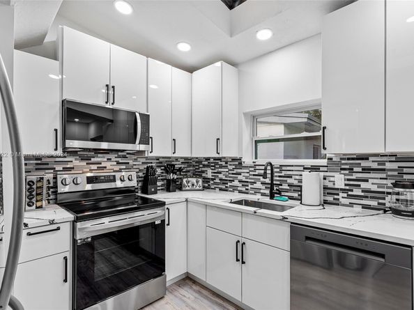 1899 NE 49th Ct, Pompano Beach FL 33064