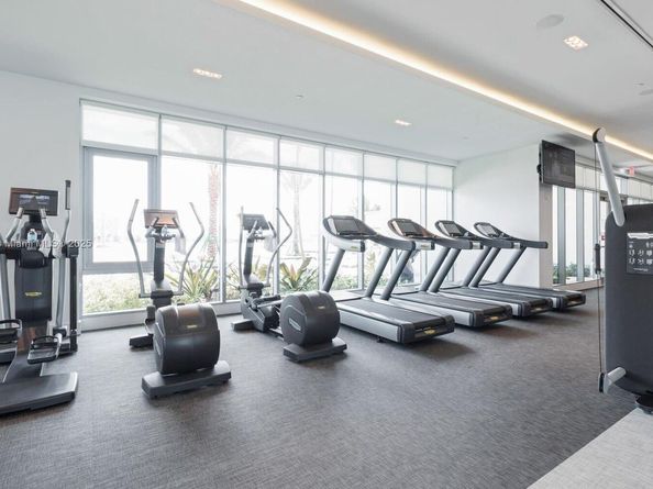 17111 Biscayne Blvd 2103, North Miami Beach FL 33160