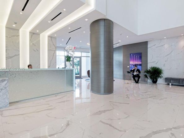 17111 Biscayne Blvd 2103, North Miami Beach FL 33160