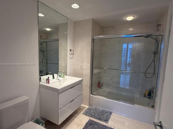 17111 Biscayne Blvd 2103, North Miami Beach FL 33160